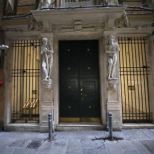Nik Rooms
